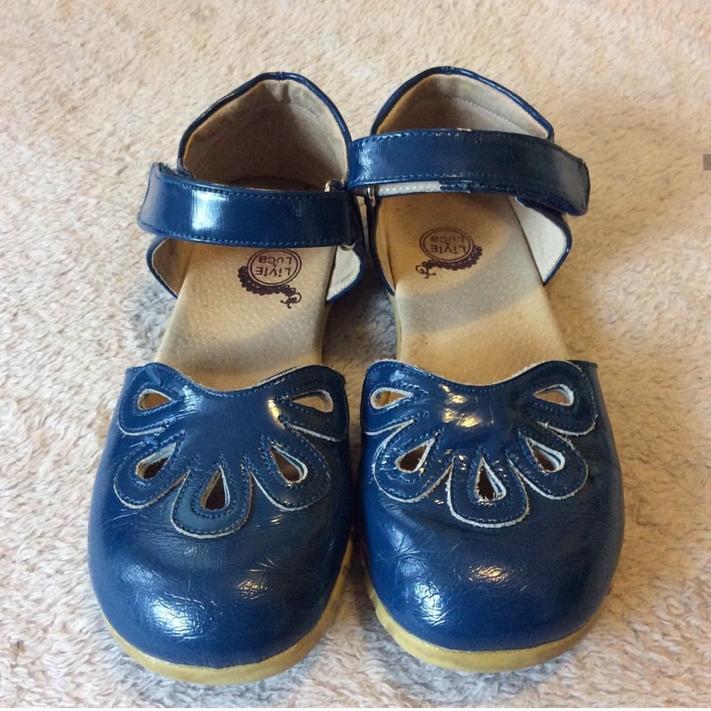 Livie & Luca Navy petals 13